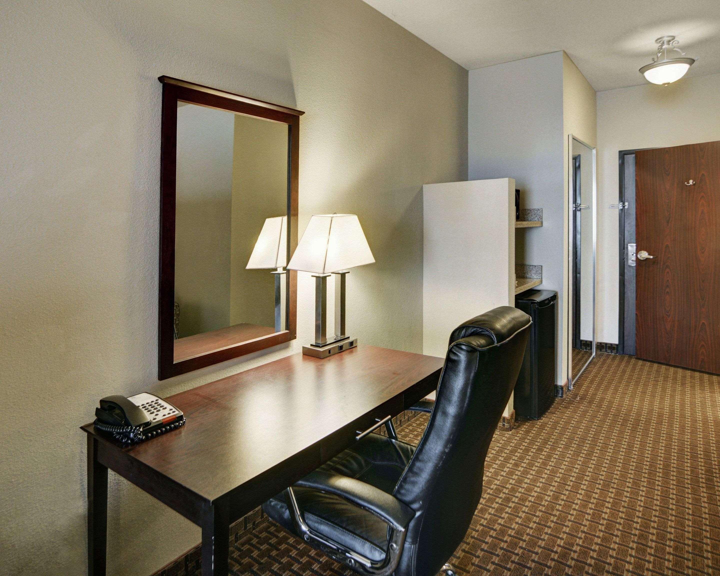 Comfort Inn & Suites Near Lake Lewisville Corinth Bagian luar foto