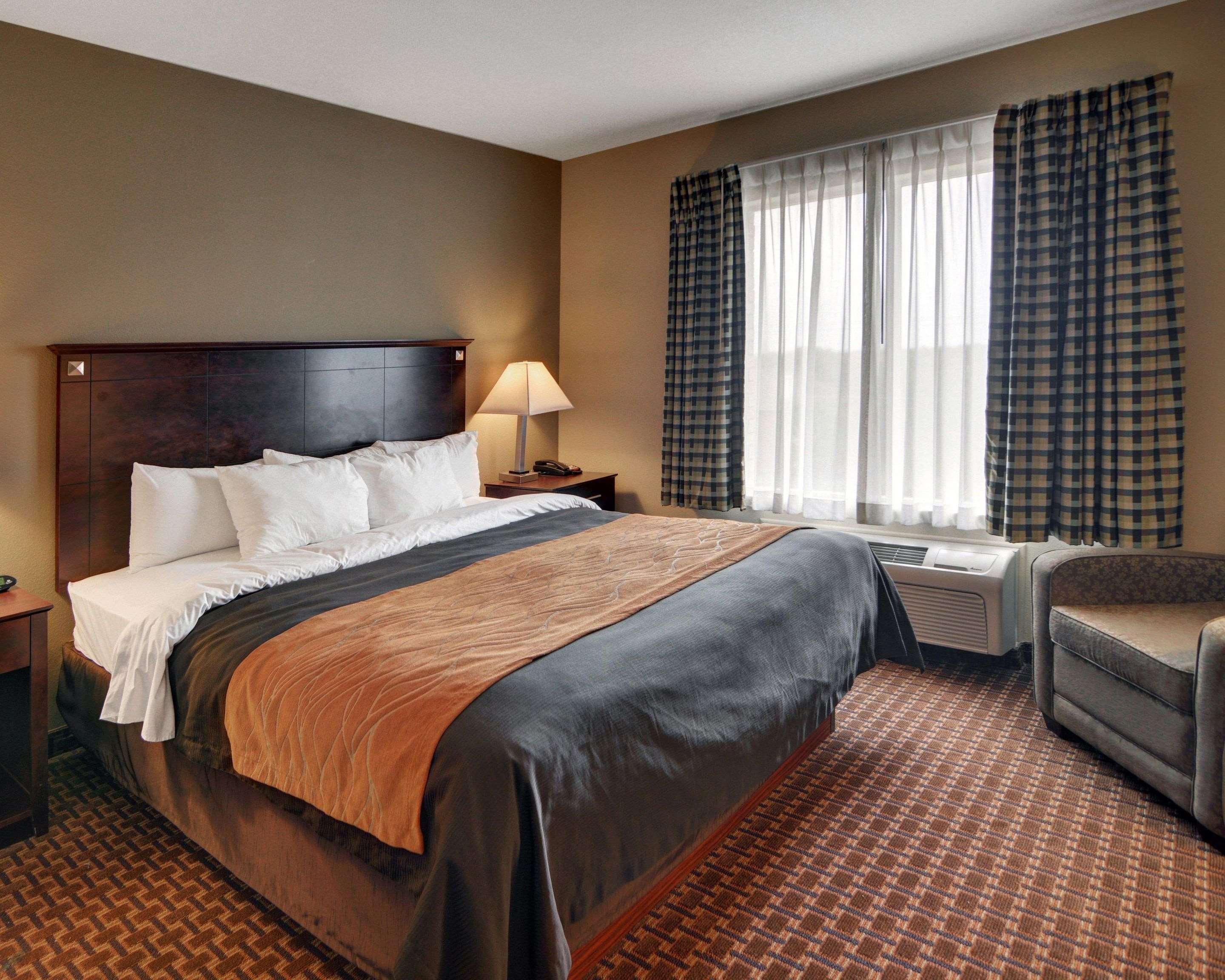 Comfort Inn & Suites Near Lake Lewisville Corinth Bagian luar foto