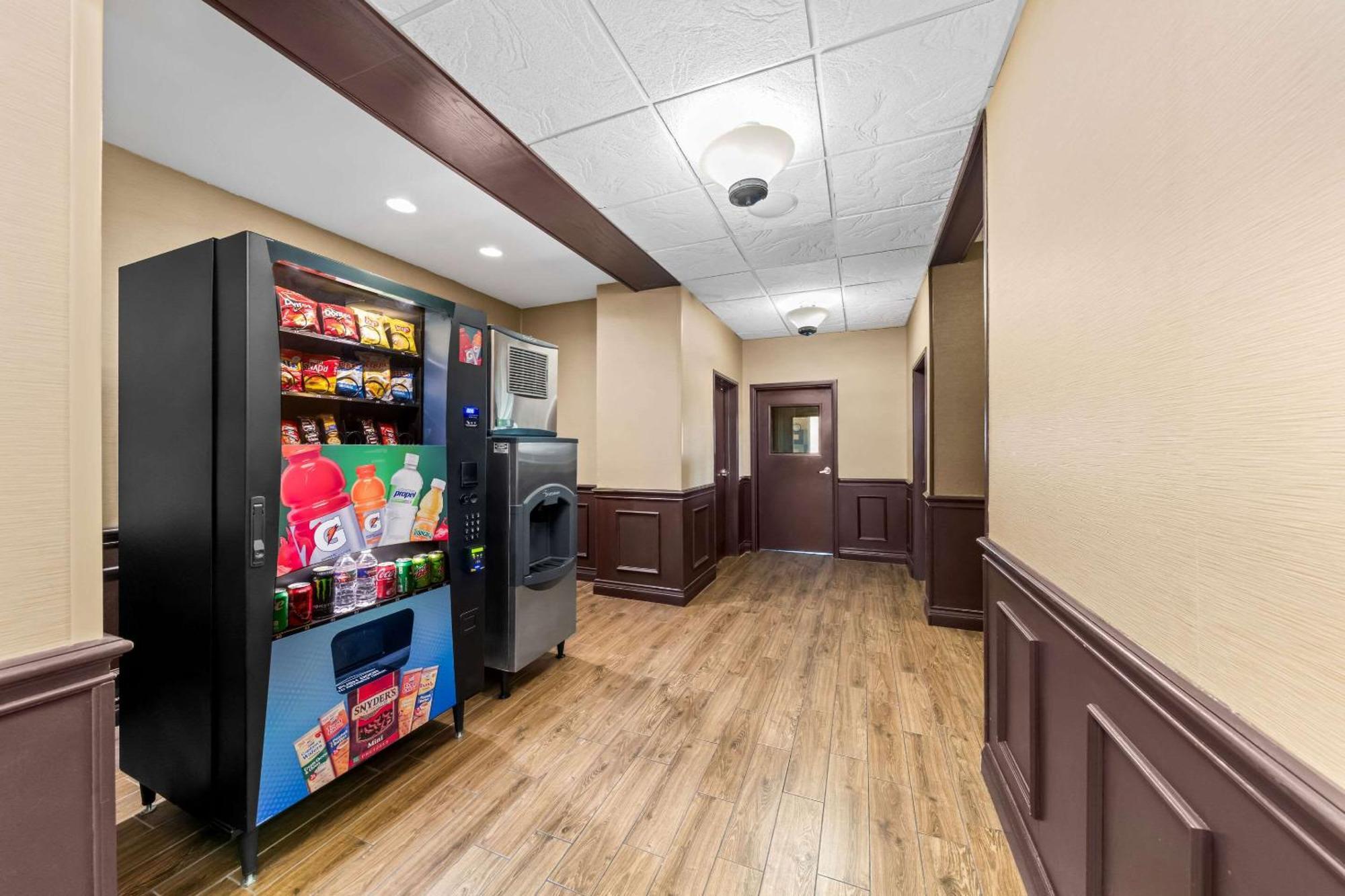 Comfort Inn & Suites Near Lake Lewisville Corinth Bagian luar foto