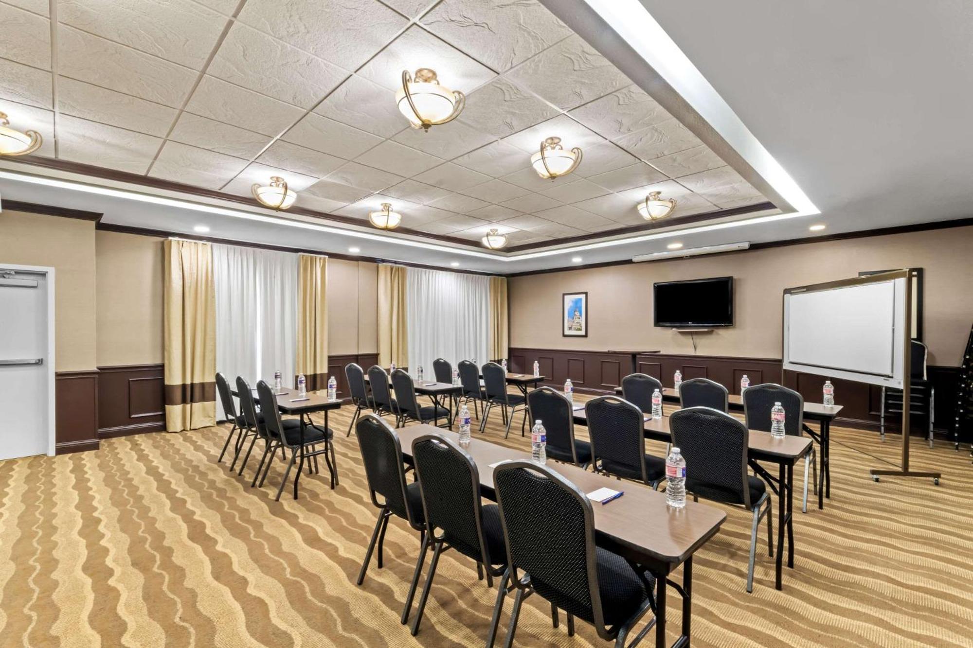 Comfort Inn & Suites Near Lake Lewisville Corinth Bagian luar foto
