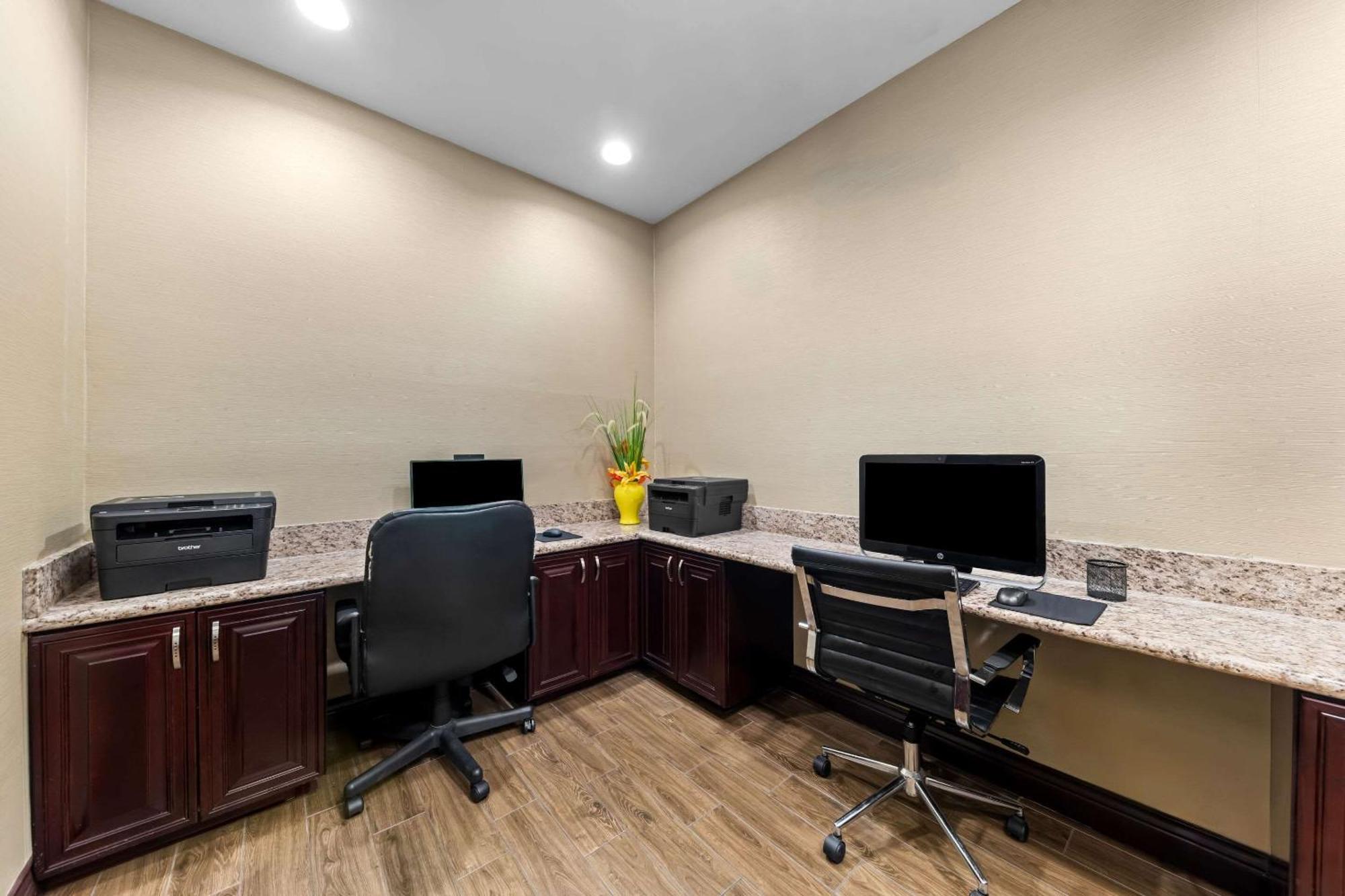Comfort Inn & Suites Near Lake Lewisville Corinth Bagian luar foto