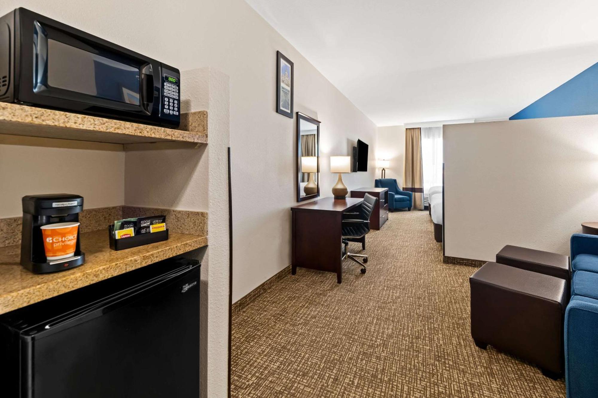Comfort Inn & Suites Near Lake Lewisville Corinth Bagian luar foto