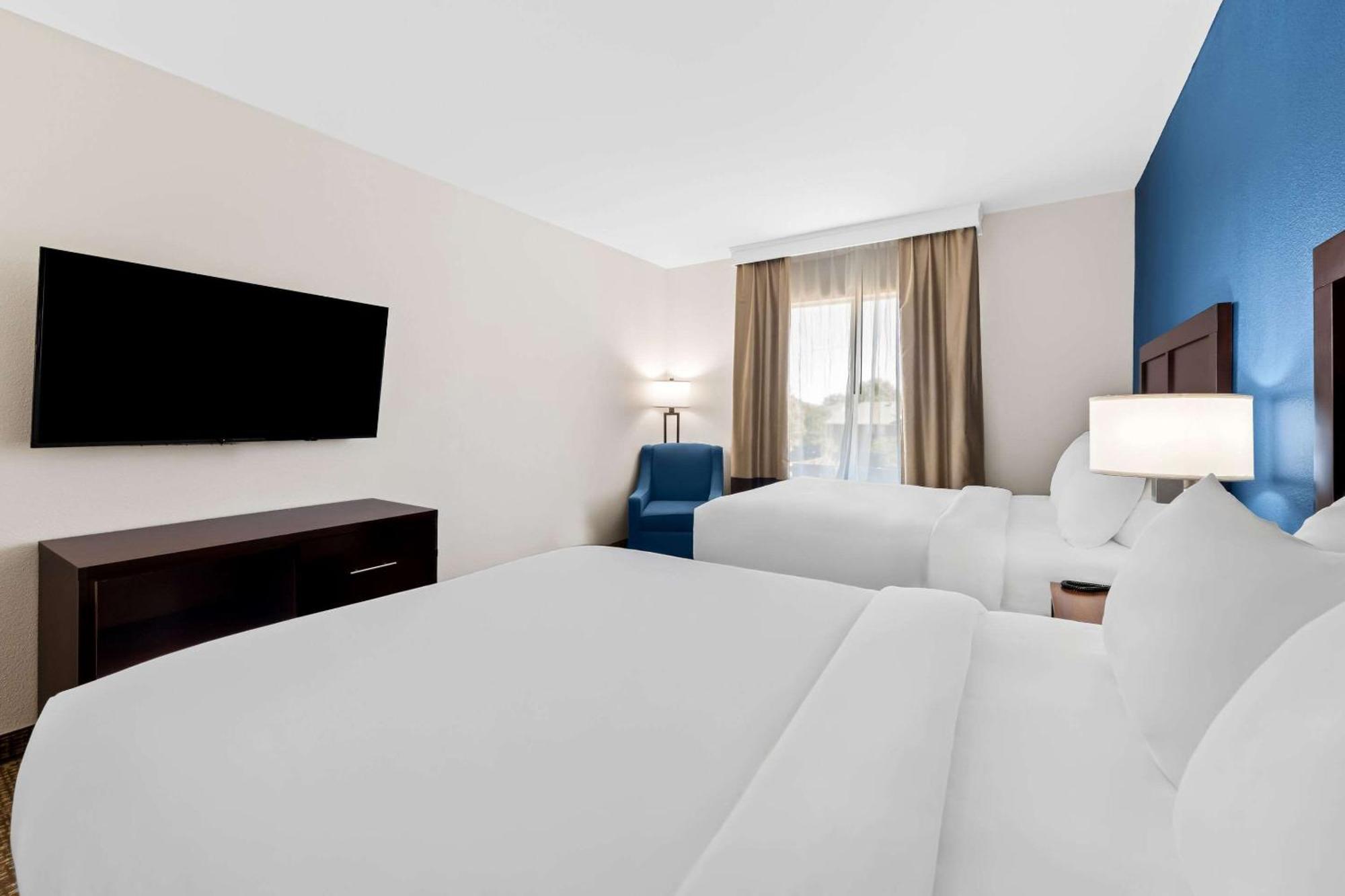Comfort Inn & Suites Near Lake Lewisville Corinth Bagian luar foto