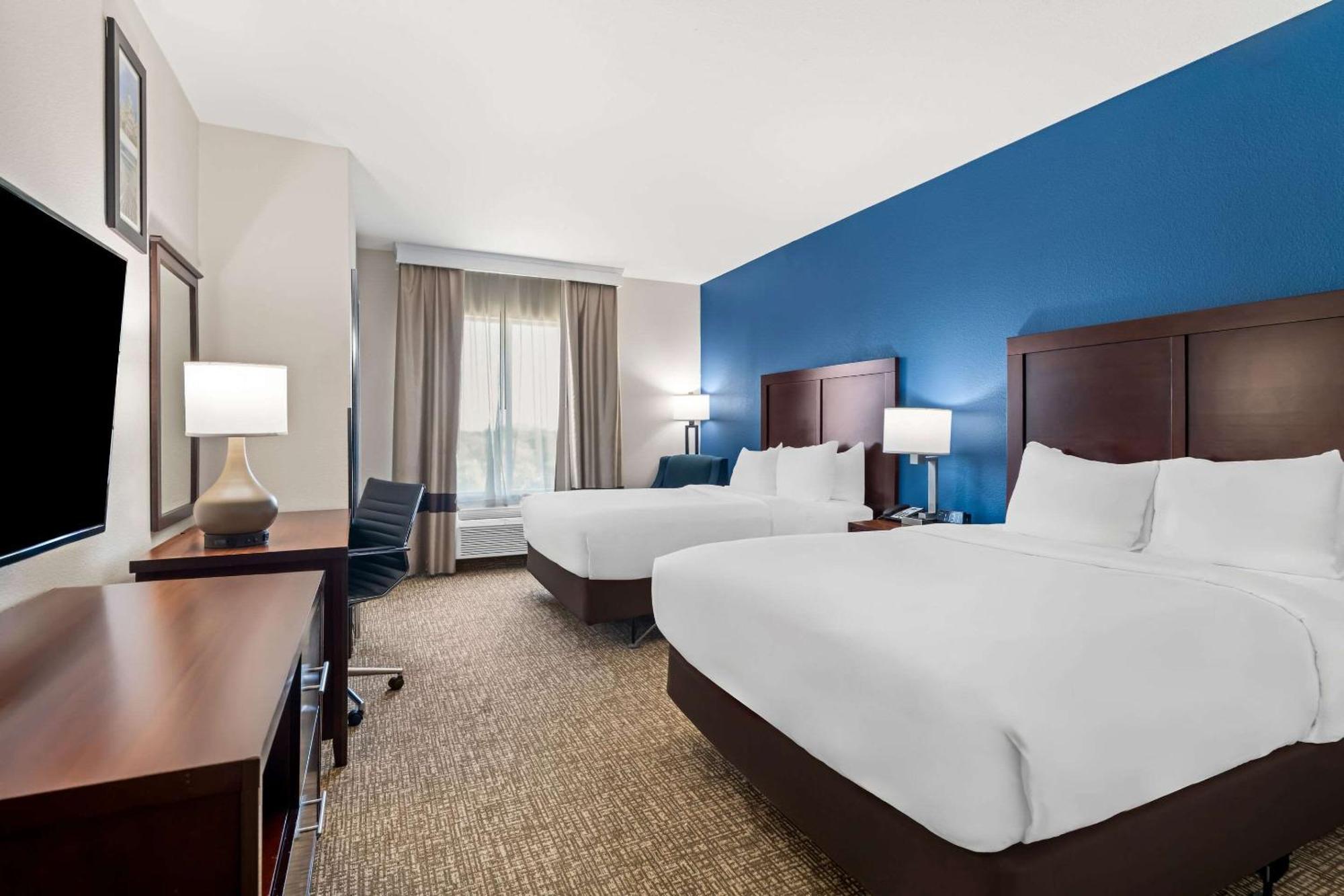 Comfort Inn & Suites Near Lake Lewisville Corinth Bagian luar foto