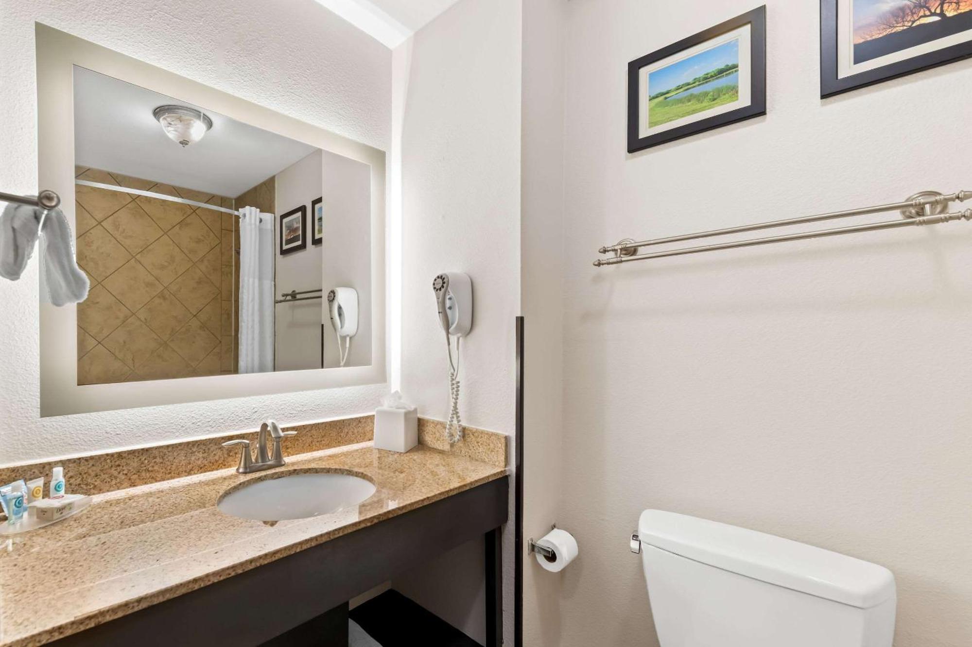 Comfort Inn & Suites Near Lake Lewisville Corinth Bagian luar foto