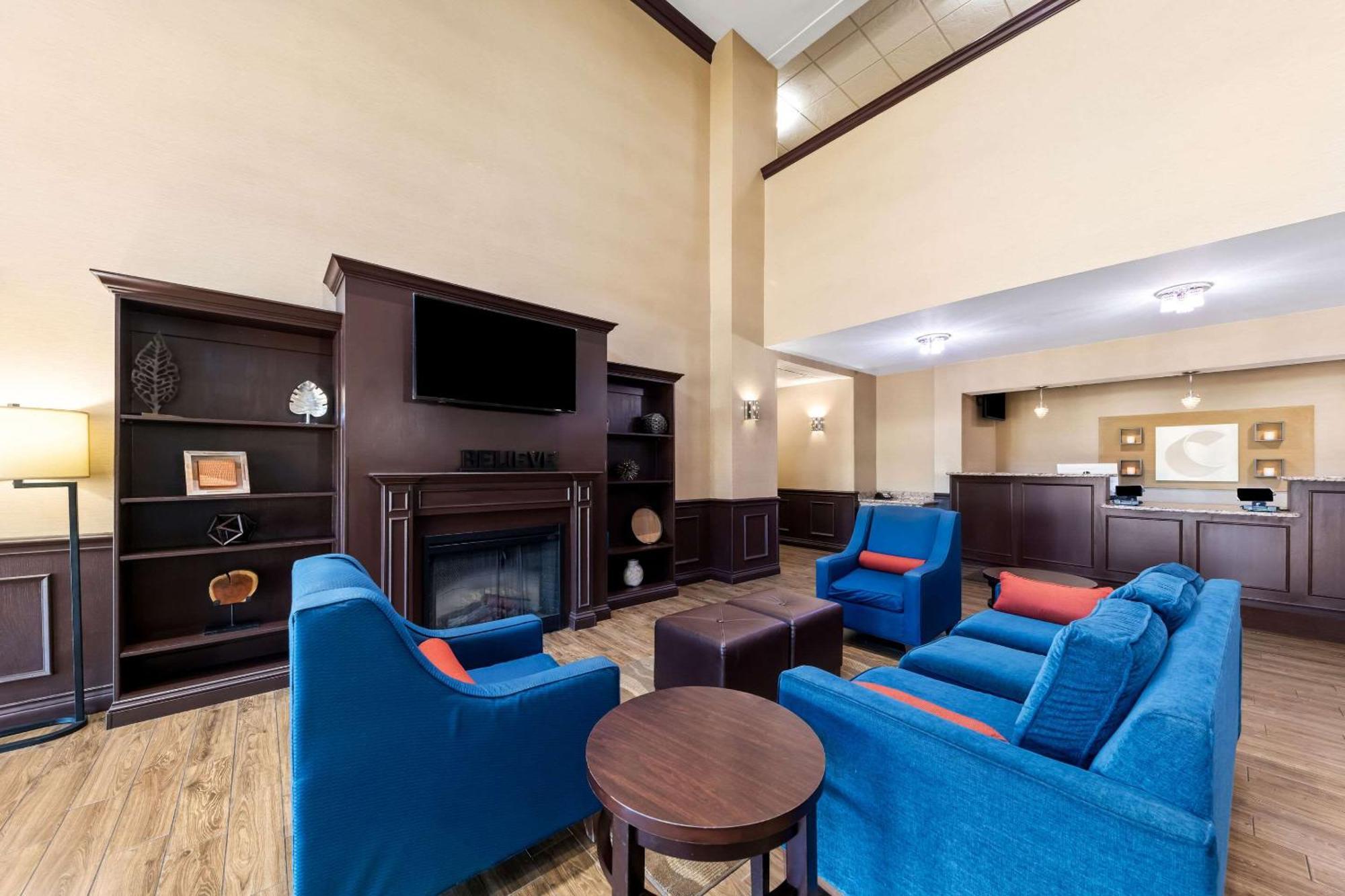 Comfort Inn & Suites Near Lake Lewisville Corinth Bagian luar foto
