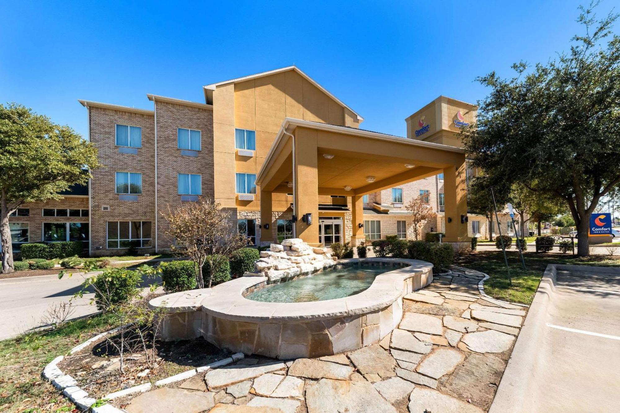 Comfort Inn & Suites Near Lake Lewisville Corinth Bagian luar foto